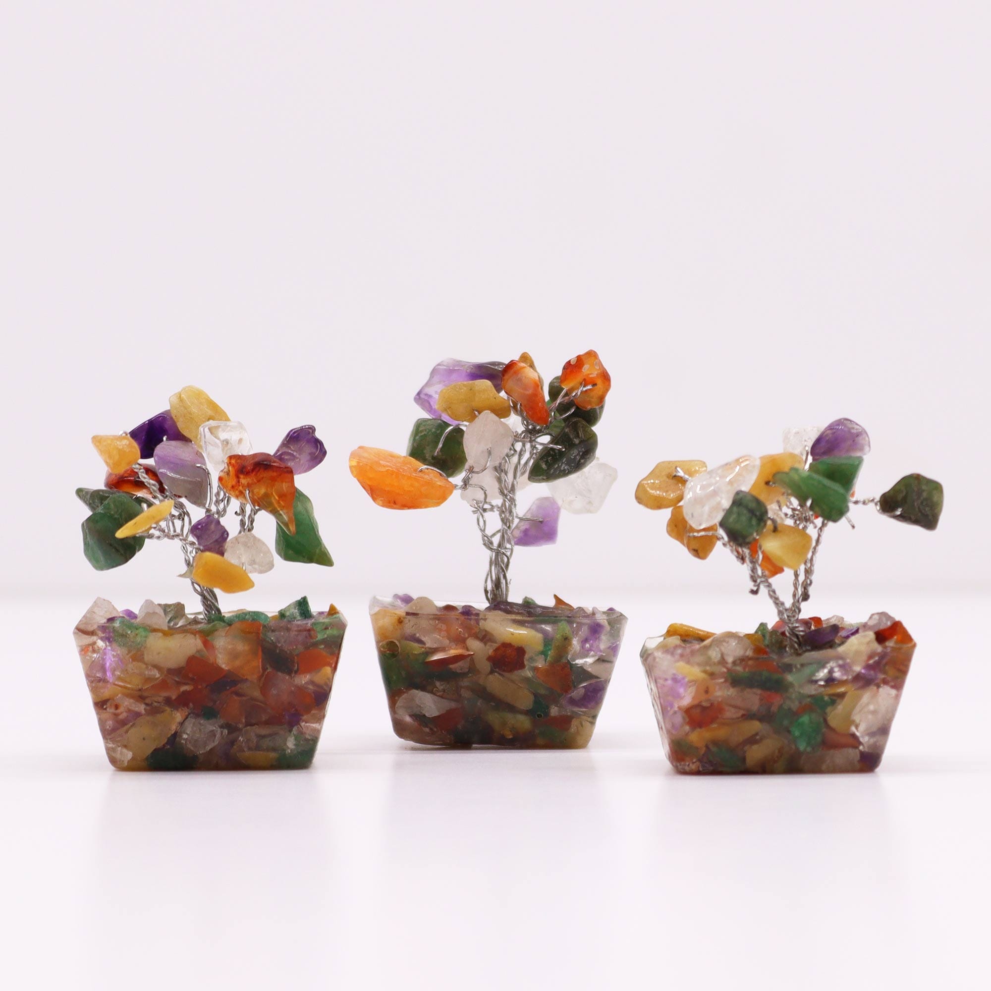 233133 Mini stromčeky z drahých kameňov na orgonite (balenie 12 ks)