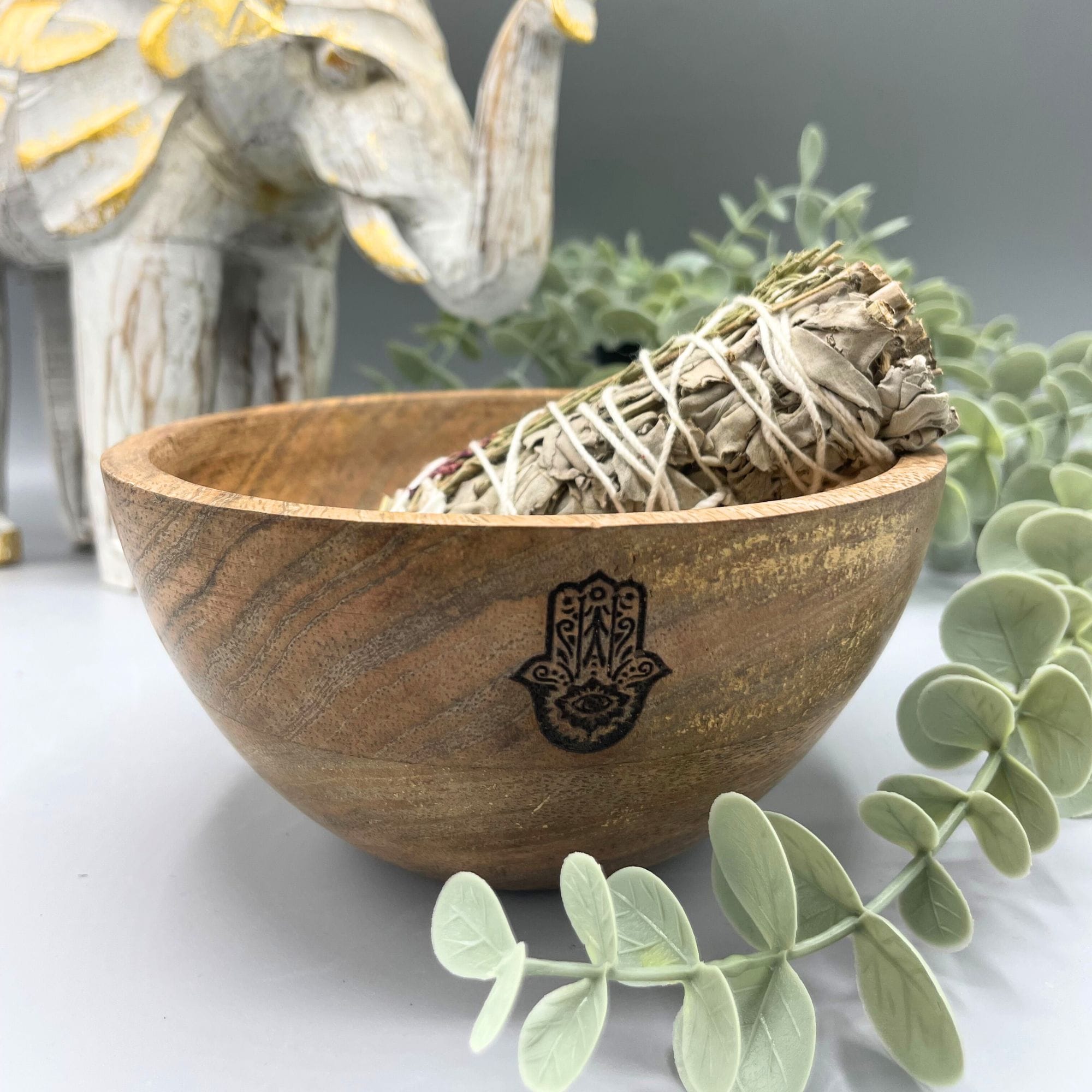 233477 Motív Hamsa na drevenej rituálnej miske – detail