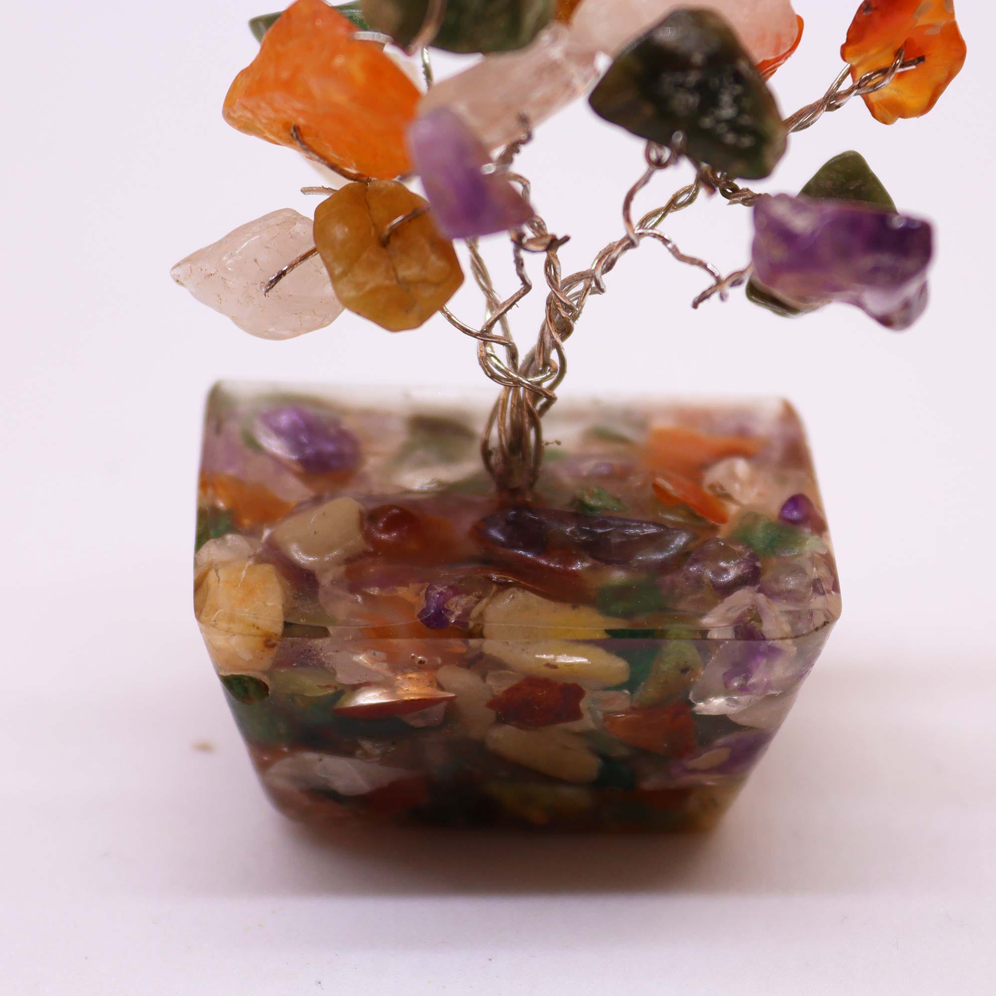 233613 Mini stromčeky z drahých kameňov na orgonite – produktové foto